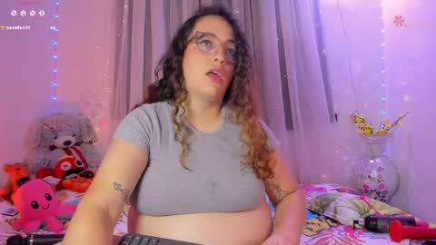 Snapshot of stacy_millerr chatting on 05-16-26, 12:40 Stacy Boobs online show from 05-16-26, 12:40