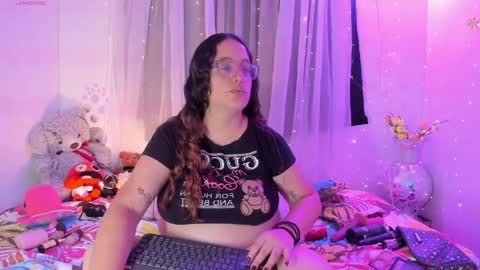 Snapshot of stacy_millerr chatting on 05-21-26, 10:00 Stacy Boobs online show from 05-21-26, 10:00