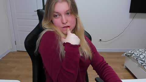 Snapshot of stacy_miraclee chatting on 01-03-25, 07:07 Stacy online show from 01-03-25, 07:07