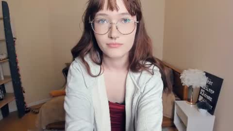 Snapshot of stacygeorgales chatting on 06-20-26, 07:38 Alice online show from 06-20-26, 07:38