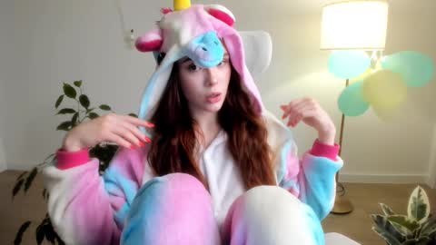 Snapshot of stacyluxxe chatting on 12-20-25, 05:09 Stacy online show from 12-20-25, 05:09