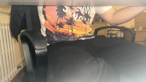 Snapshot of stang_ chatting on 12-03-25, 12:47 stang_ online show from 12-03-25, 12:47