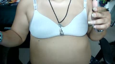 Snapshot of starella___saxxxton chatting on 10-01-25, 01:28 starella___saxxxton online show from 10-01-25, 01:28