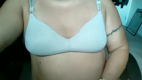 Snapshot of starella___saxxxton chatting on 10-18-25, 02:51 starella___saxxxton online show from 10-18-25, 02:51