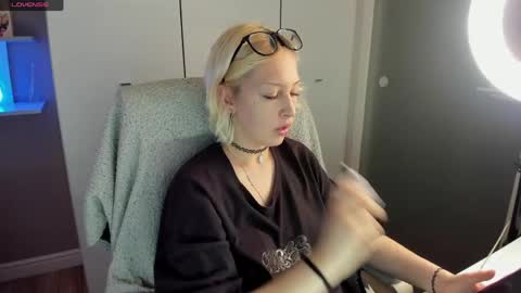 Snapshot of starelli chatting on 05-15-26, 08:38 Kate online show from 05-15-26, 08:38