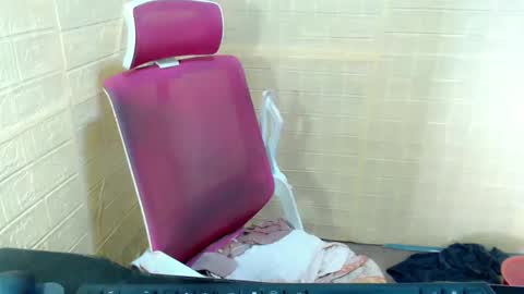 Snapshot of starfuckyut chatting on 11-15-25, 04:43 juicyFoxCocky online show from 11-15-25, 04:43