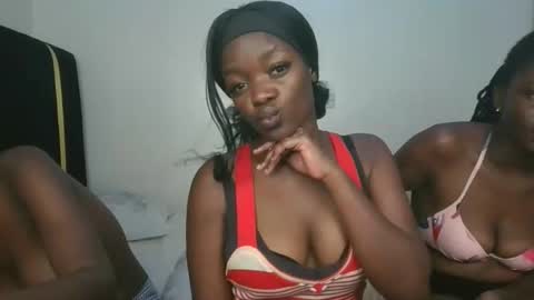 Snapshot of stargirl_lia chatting on 10-11-25, 02:26 lia online show from 10-11-25, 02:26