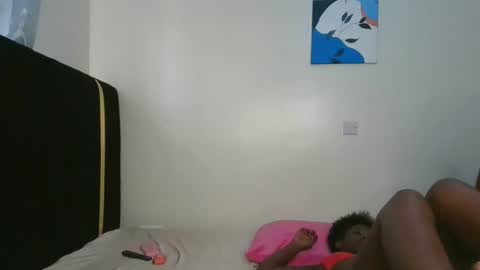 Snapshot of stargirl_lia chatting on 11-28-25, 08:28 lia online show from 11-28-25, 08:28