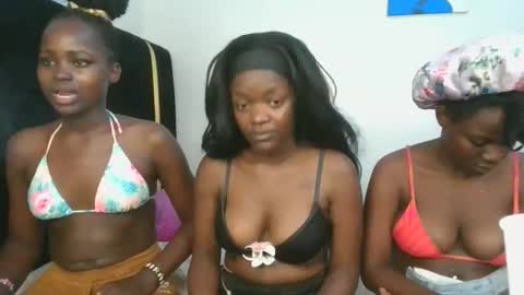 Snapshot of stargirl_lia chatting on 11-30-25, 06:12 lia online show from 11-30-25, 06:12