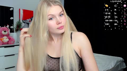 Snapshot of starlight_2004 chatting on 01-25-25, 06:45 Caroline online show from 01-25-25, 06:45