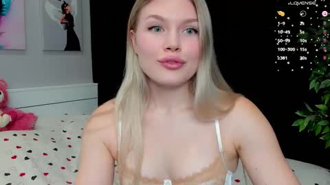 Snapshot of starlight_2004 chatting on 11-14-25, 06:12 Caroline online show from 11-14-25, 06:12