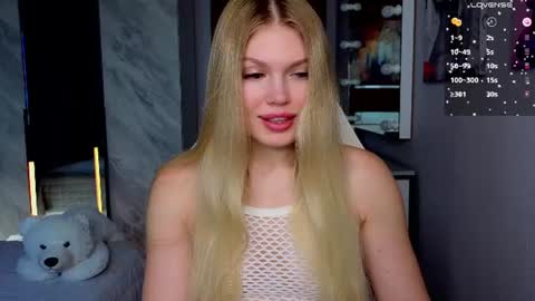 Caroline online show from 08-05-26, 03:42