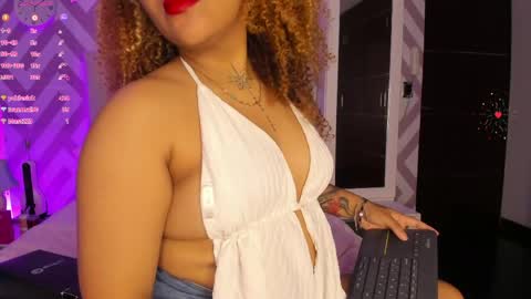 Snapshot of starlightsss_ chatting on 05-19-26, 01:56 . online show from 05-19-26, 01:56
