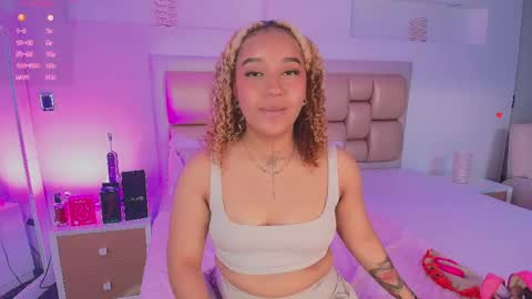 Snapshot of starlightsss_ chatting on 05-22-26, 01:50 . online show from 05-22-26, 01:50