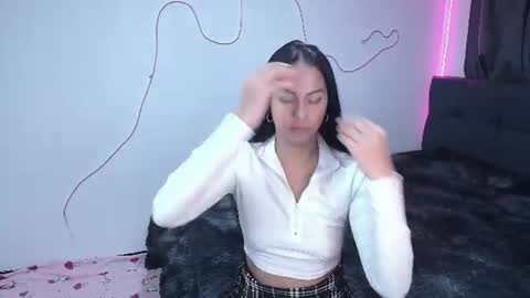 Snapshot of starlitpeachy chatting on 07-18-26, 05:39 vanessa online show from 07-18-26, 05:39