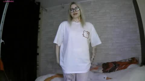 Katie online show from 10-09-25, 01:53