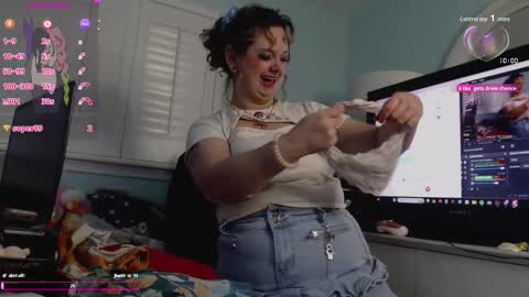 Snapshot of starsaturn chatting on 11-21-25, 03:49 Saturn online show from 11-21-25, 03:49