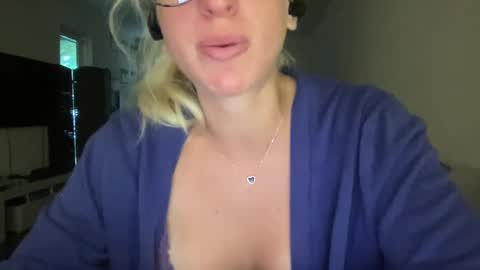 Stassiethatsororitygirl online show from 10-04-25, 11:52