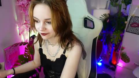 MONICA online show from 11-12-25, 01:33