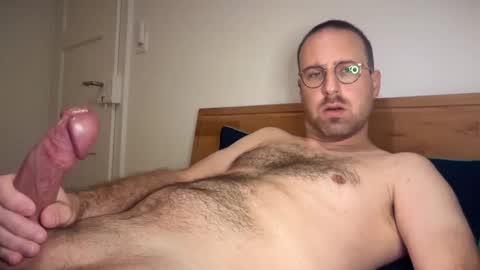 Snapshot of steady_shot chatting on 09-22-25, 10:17 steady_shot online show from 09-22-25, 10:17