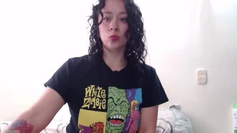 Snapshot of steel_girl chatting on 09-30-25, 08:47 Luna Fox online show from 09-30-25, 08:47