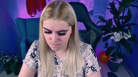 stef_nicks online show from 11-06-25, 09:10