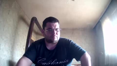 Snapshot of stefan90pt chatting on 03-17-26, 08:28 Stefan online show from 03-17-26, 08:28