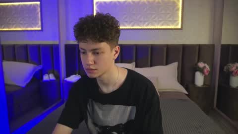 Esrefan online show from 03-18-26, 07:39