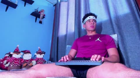 Snapshot of stefann_salvatore chatting on 01-04-25, 10:13 Stefann Salvatore online show from 01-04-25, 10:13