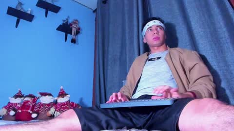 Snapshot of stefann_salvatore chatting on 01-06-25, 11:31 Stefann Salvatore online show from 01-06-25, 11:31