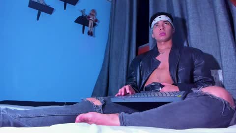 Snapshot of stefann_salvatore chatting on 01-20-25, 07:58 Stefann Salvatore online show from 01-20-25, 07:58