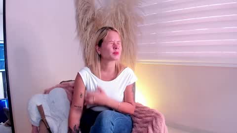 Stefanny   online show from 01-01-25, 11:49