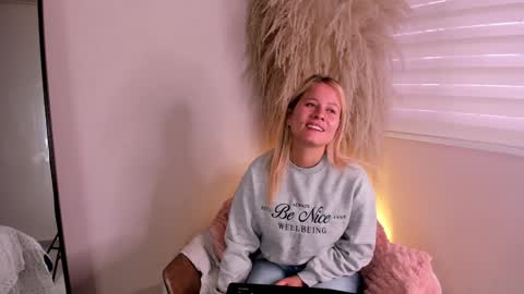 Stefanny   online show from 01-02-25, 12:35