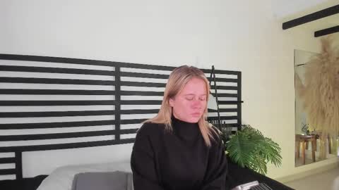 Stefanny   online show from 02-18-25, 12:28