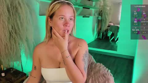 Stefanny   online show from 02-27-25, 12:02