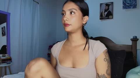 Im MiaIts my first day here  online show from 12-20-25, 12:40