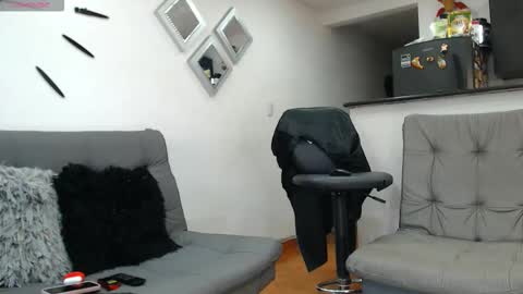 Snapshot of stefannym chatting on 10-18-25, 01:45 Stefy Milf online show from 10-18-25, 01:45