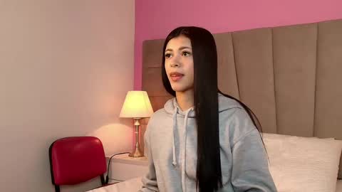 Snapshot of stefanybloom chatting on 05-19-26, 12:22 stefanybloom online show from 05-19-26, 12:22
