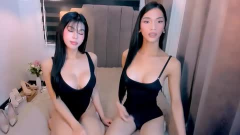 Snapshot of steffani_deluxe chatting on 03-25-26, 02:28 STEF online show from 03-25-26, 02:28