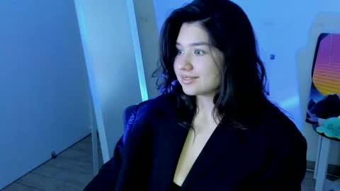 Snapshot of steffi_xo chatting on 12-18-25, 10:49 Steffi online show from 12-18-25, 10:49