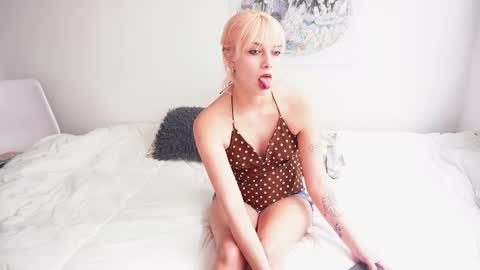 Snapshot of stefigirl chatting on 02-09-26, 06:56 Stef online show from 02-09-26, 06:56