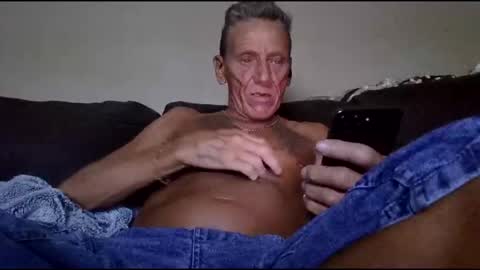 Snapshot of stefy1037 chatting on 05-25-26, 05:35 stefy1037 online show from 05-25-26, 05:35