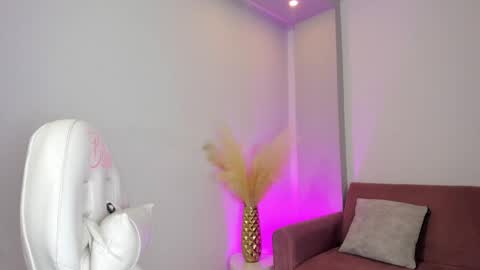 Stefany Bratz online show from 04-22-26, 11:56