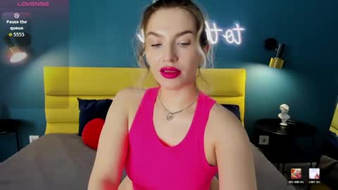 Snapshot of stellaalluring chatting on 05-19-26, 01:33 Stella online show from 05-19-26, 01:33