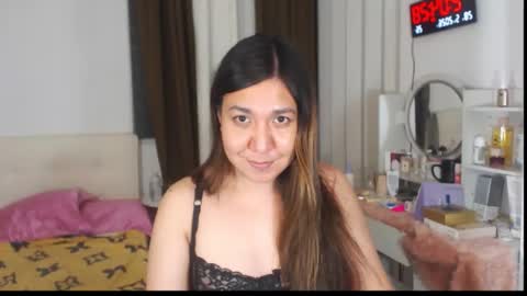 Snapshot of stellahugets chatting on 05-27-26, 06:05 Stella online show from 05-27-26, 06:05