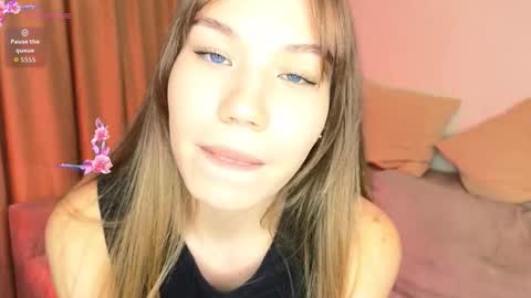 Snapshot of stellaotell chatting on 10-25-25, 04:35 Molly online show from 10-25-25, 04:35