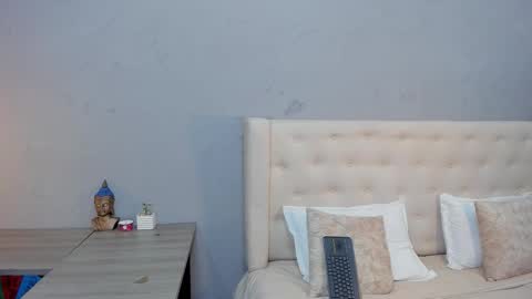 Stephane Rouss online show from 10-18-25, 07:47