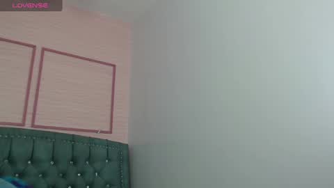 Stephania online show from 02-05-25, 01:44