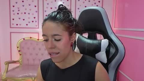 Stephania online show from 10-11-25, 11:42