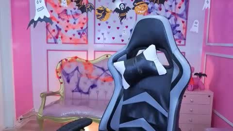 Stephania online show from 10-29-25, 12:18